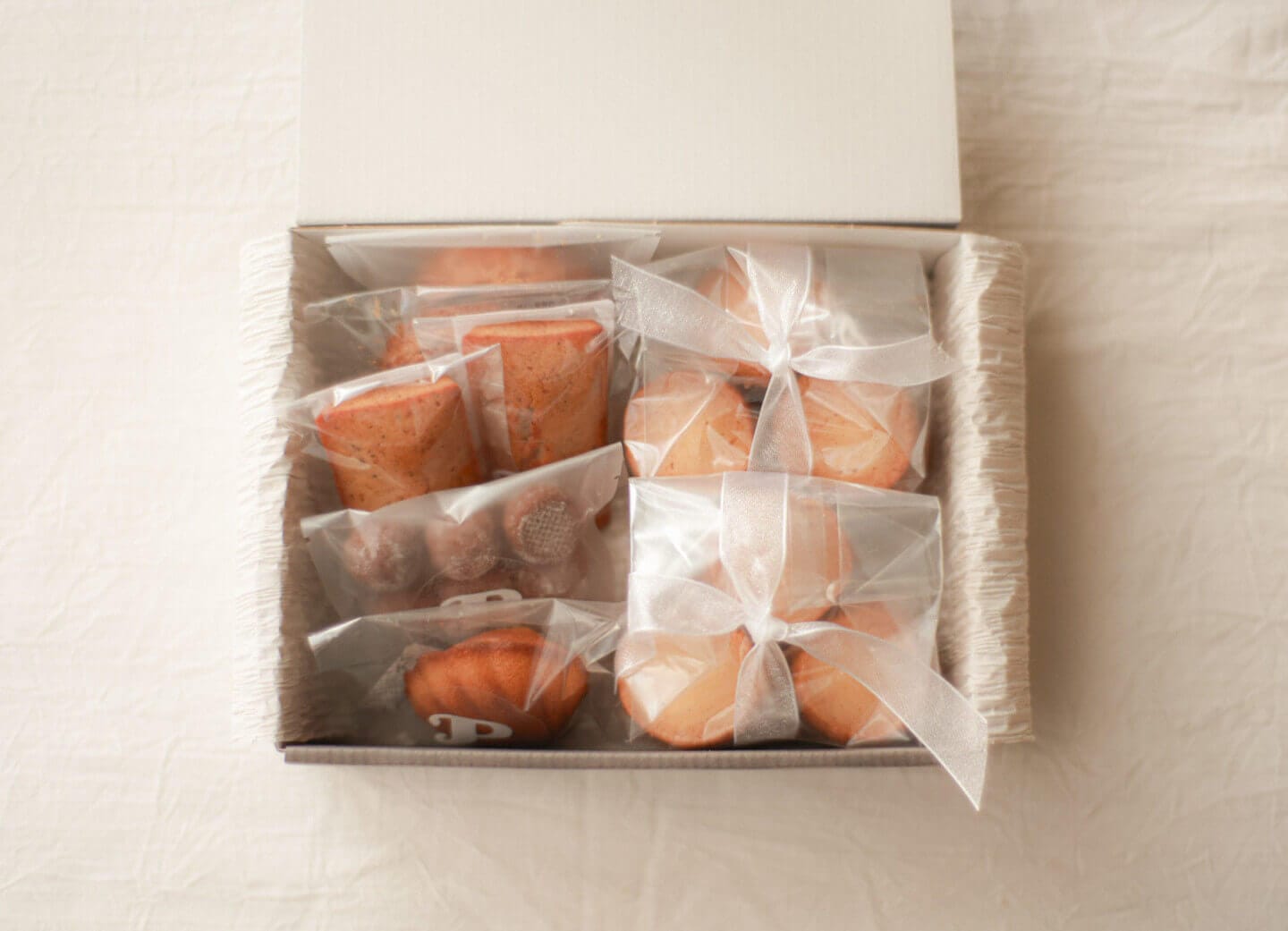 サブレと焼き菓子ギフトボックスM / Sablé Cookies and Baked Sweets Gift Box [M]