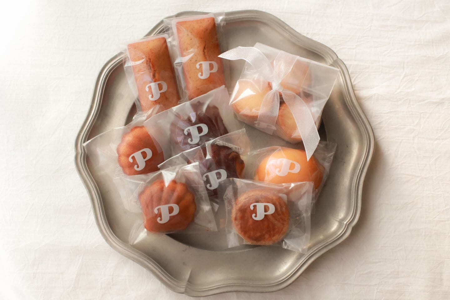 マドレーヌと焼き菓子ギフトボックスM / Madeleine and Baked Sweets Gift Box [M]