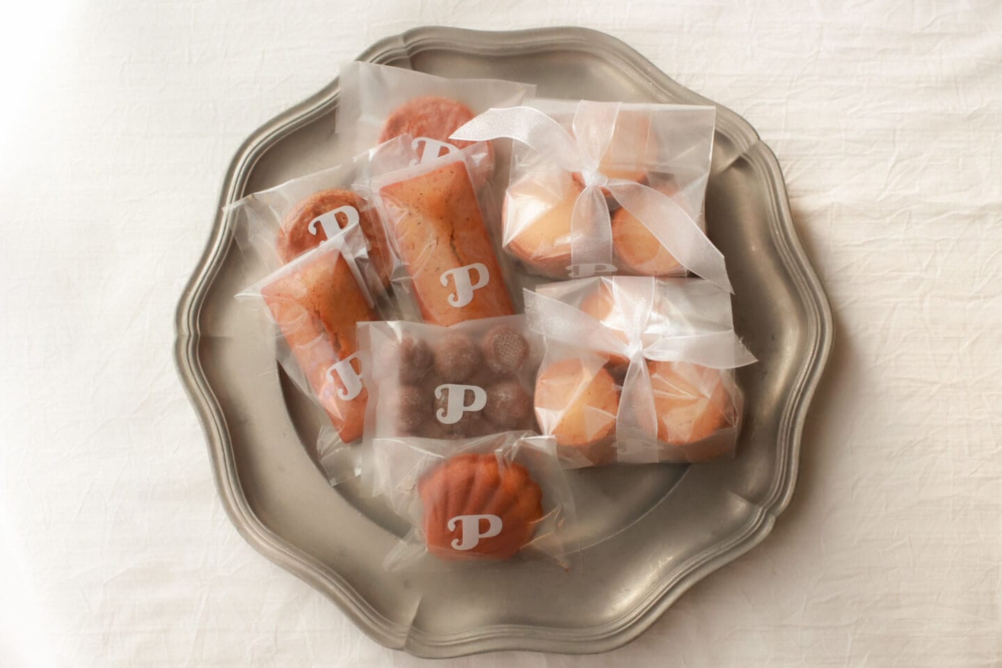 サブレと焼き菓子ギフトボックスM / Sablé Cookies and Baked Sweets Gift Box [M]